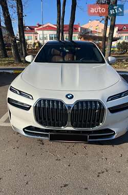 Седан BMW i7 2023 в Киеве