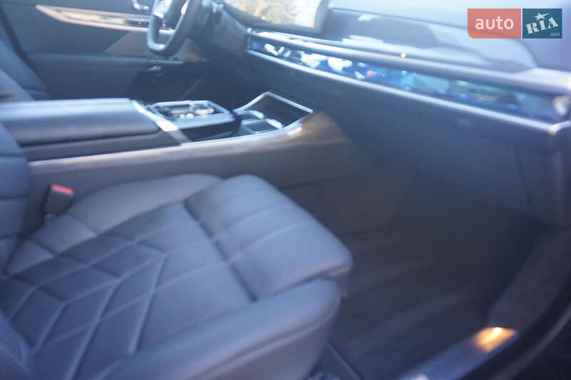 Седан BMW i7 2024 в Самборе фото 43 Седан BMW i7 2024 в Самборе