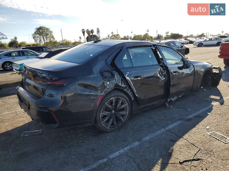 Седан BMW i7 2023 в Киеве