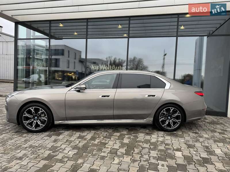 Седан BMW i7 2024 в Хмельницком