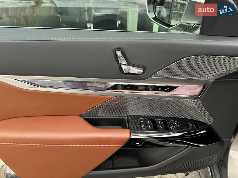 Седан BMW i7 2024 в Хмельницком