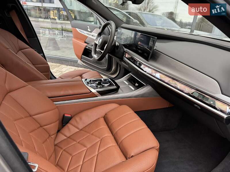 Седан BMW i7 2024 в Хмельницком
