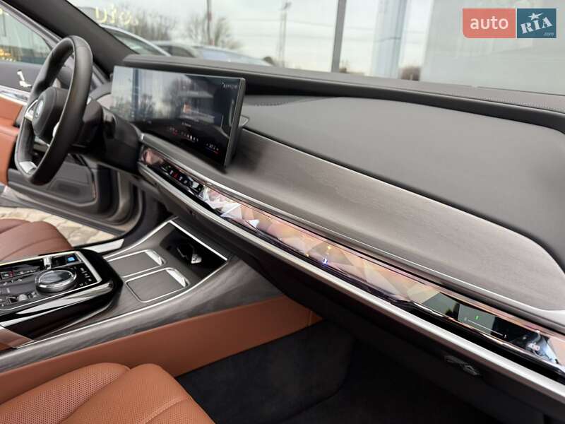 Седан BMW i7 2024 в Хмельницком