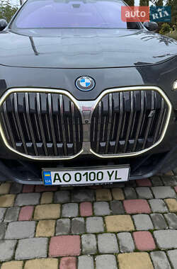 Седан BMW i7 2024 в Ужгороде