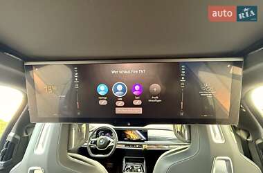 Седан BMW i7 2023 в Мукачевому