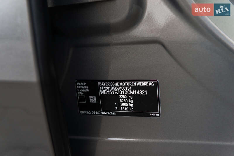 Седан BMW i7 2022 в Мукачево