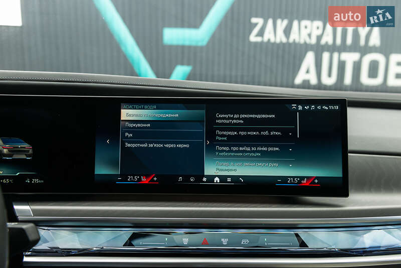 Седан BMW i7 2022 в Мукачево