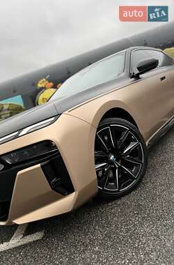 Седан BMW i7 2023 в Києві