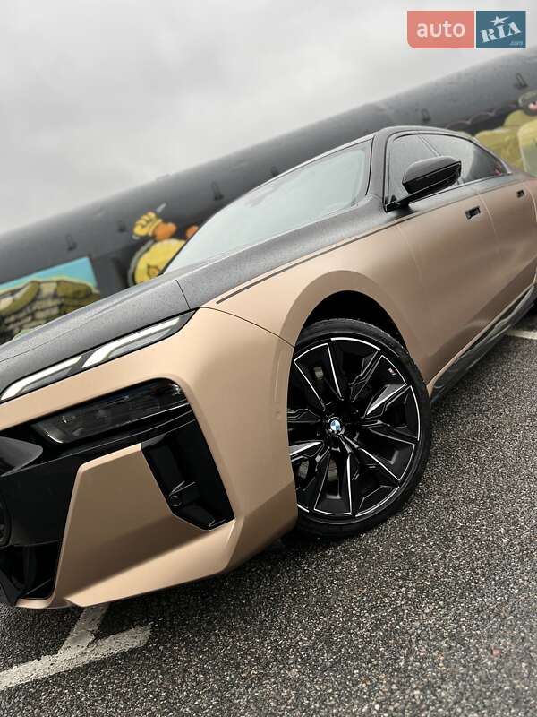 Седан BMW i7 2023 в Києві