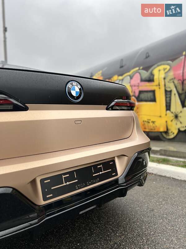 Седан BMW i7 2023 в Києві