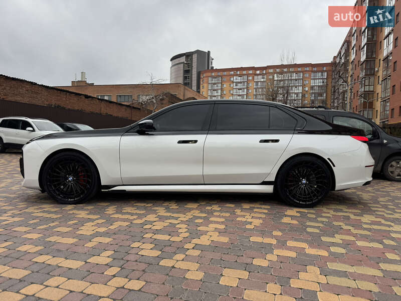 Седан BMW i7 2023 в Вінниці