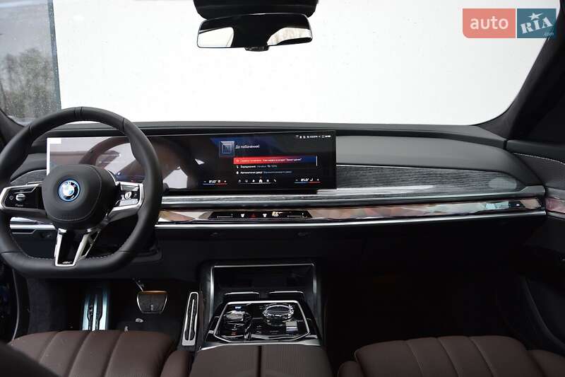 Седан BMW i7 2025 в Києві