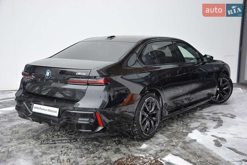 Седан BMW i7 2025 в Києві