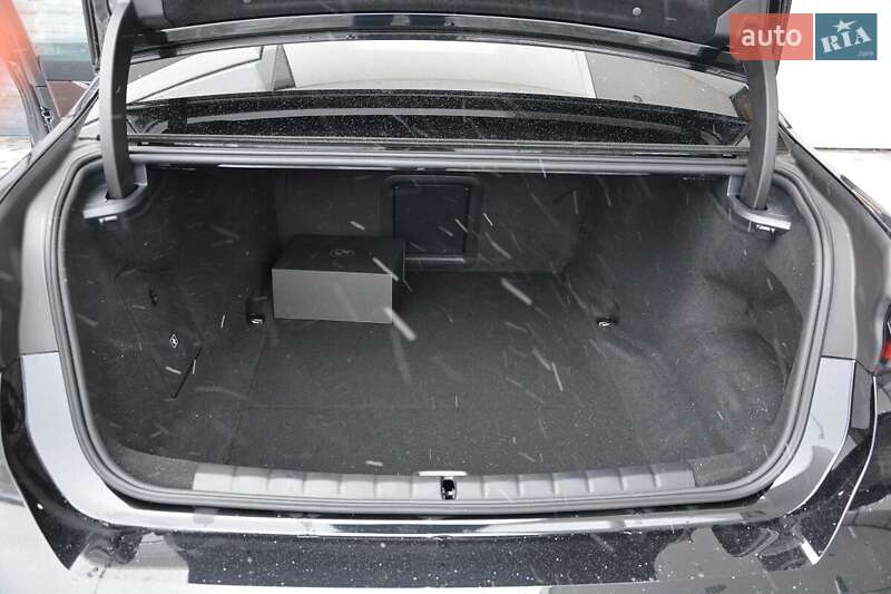 Седан BMW i7 2025 в Києві