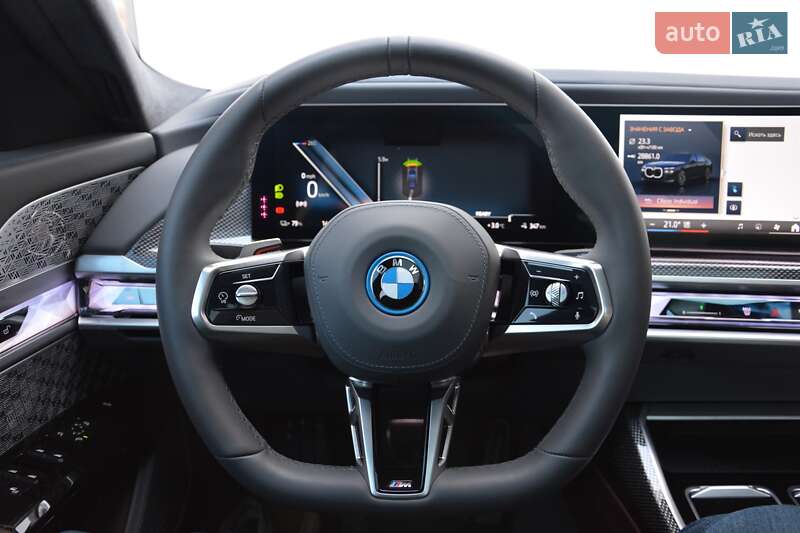 Седан BMW i7 2022 в Киеве