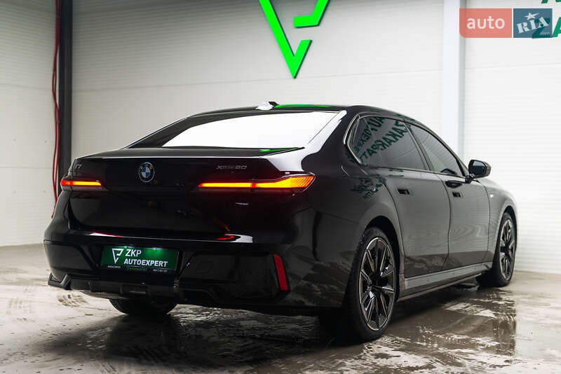 Седан BMW i7 2023 в Мукачево