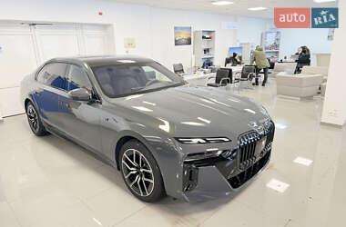 Седан BMW i7 2024 в Киеве