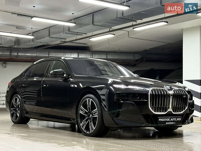Седан BMW i7 2023 в Киеве
