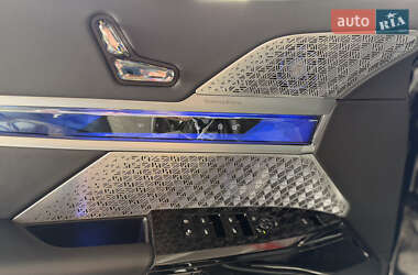 Седан BMW i7 2023 в Львові