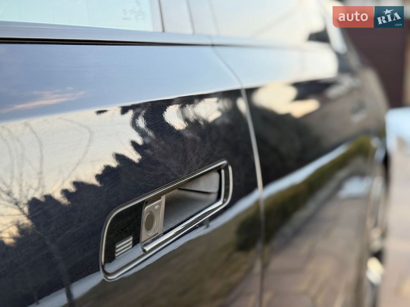 Седан BMW i7 2023 в Ровно