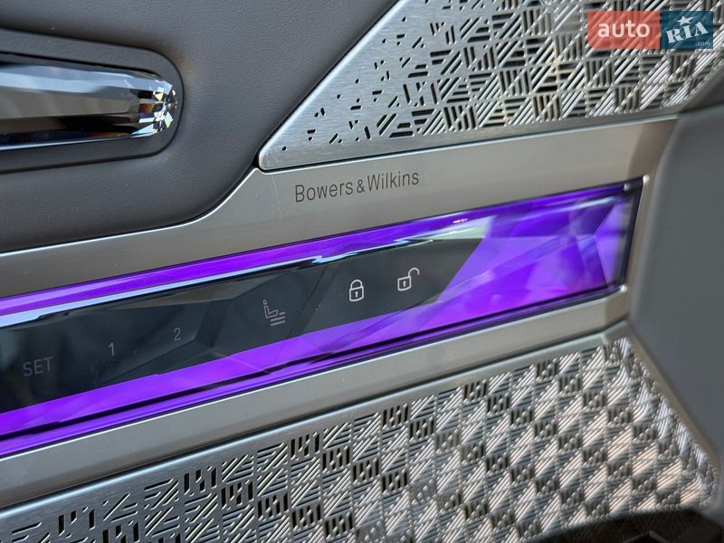 Седан BMW i7 2023 в Ровно