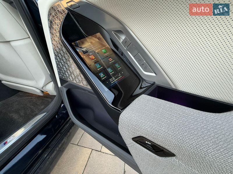 Седан BMW i7 2023 в Ровно