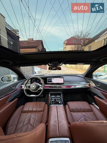 Седан BMW i7 2023 в Ивано-Франковске