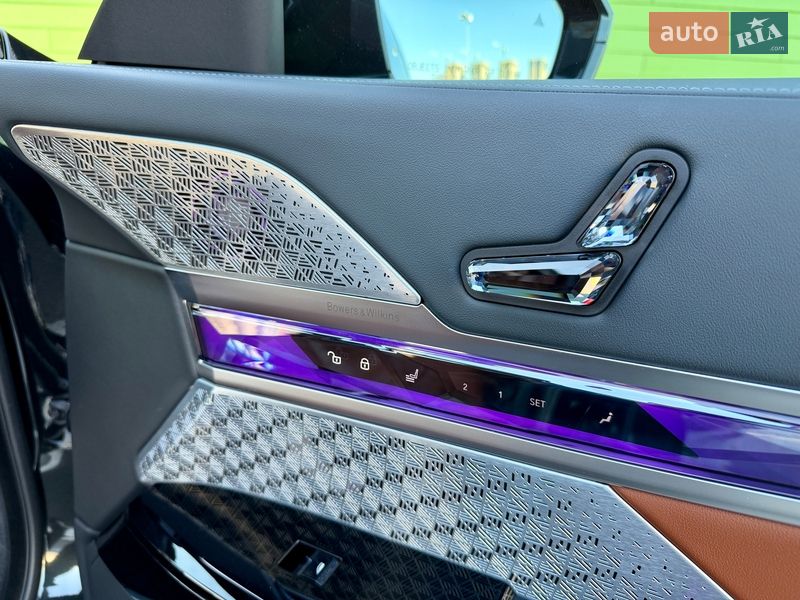 Седан BMW i7 2024 в Киеве