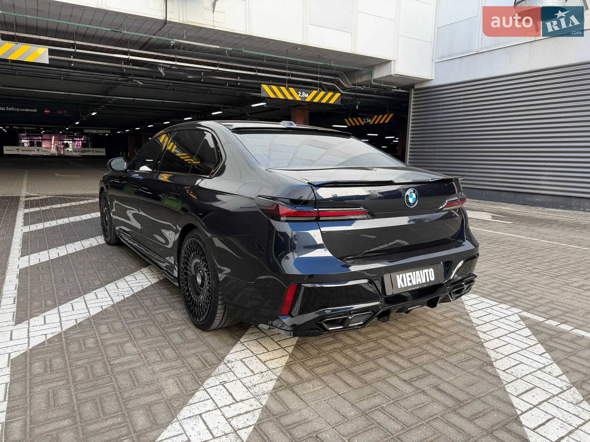2023 BMW i7 - мініатюра 3
