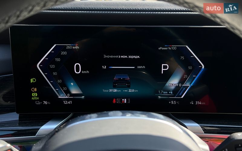 Седан BMW i7 2023 в Львове