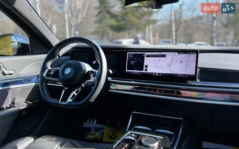 Седан BMW i7 2023 в Львове