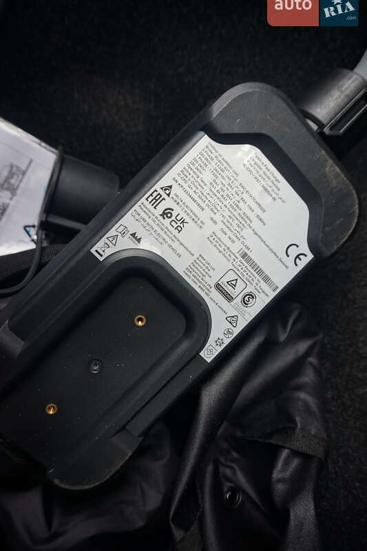 Седан BMW i7 2024 в Самборі