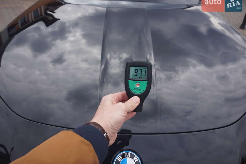 Седан BMW i7 2024 в Самборі