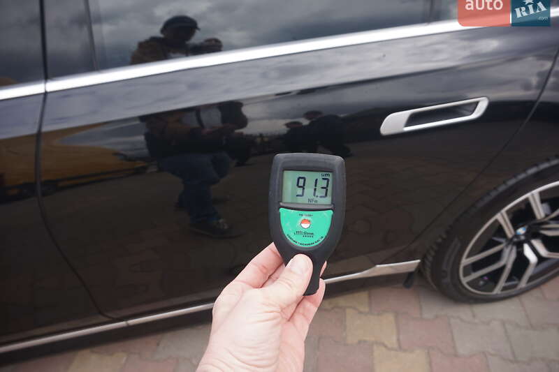 Седан BMW i7 2024 в Самборі