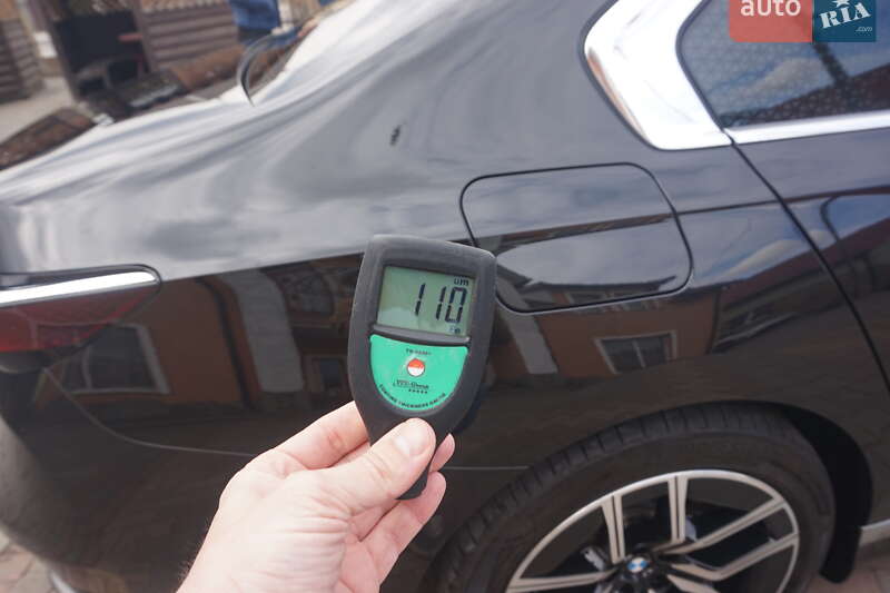 Седан BMW i7 2024 в Самборі