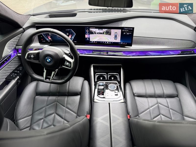 Седан BMW i7 2022 в Киеве
