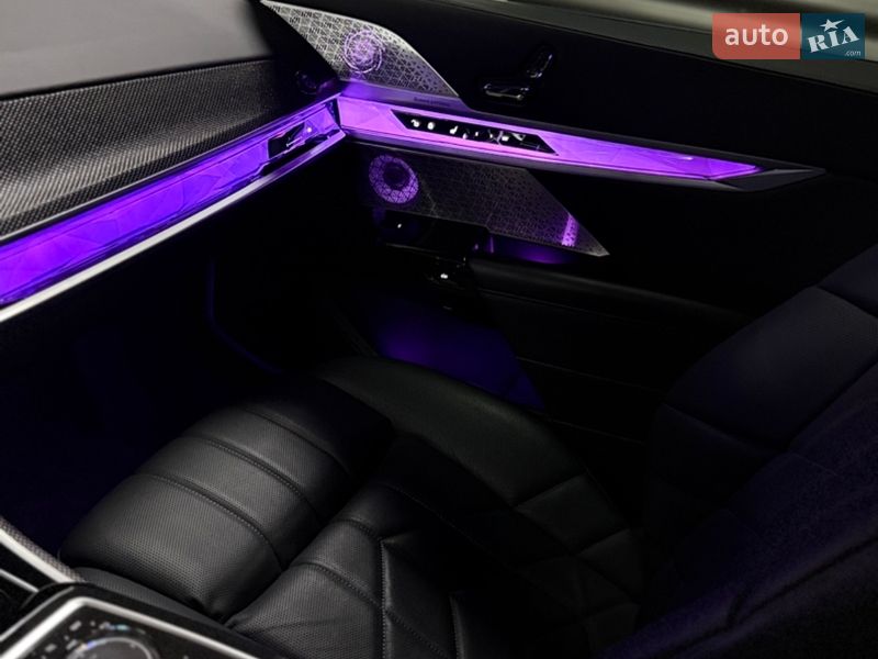 Седан BMW i7 2022 в Киеве