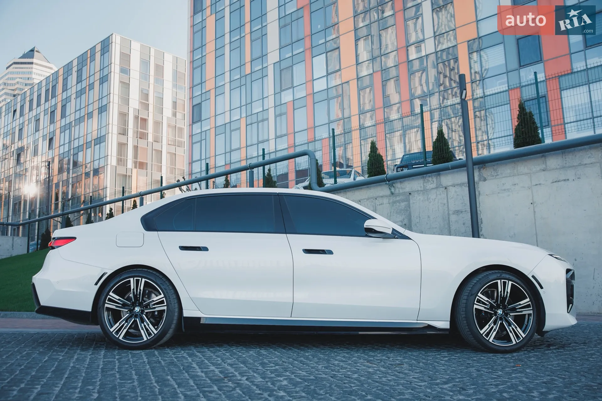 2023 BMW i7 - мініатюра 2