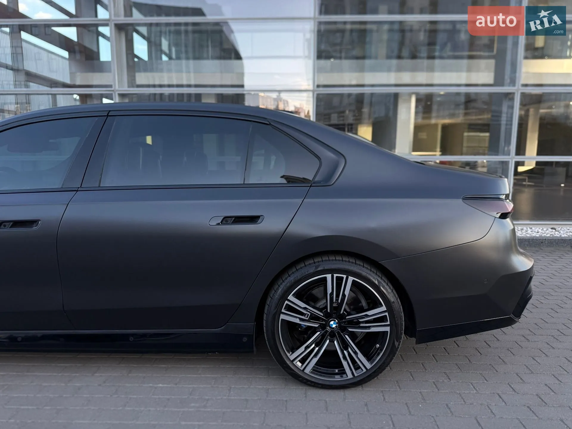 2023 BMW i7 - мініатюра 9