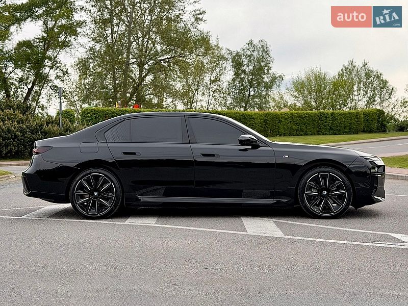 Седан BMW i7 2023 в Києві