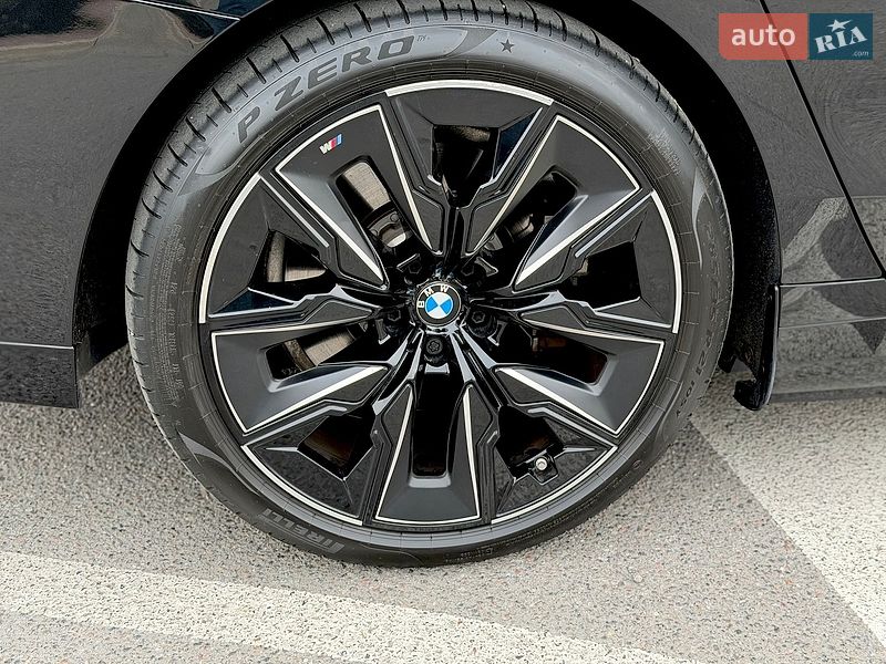Седан BMW i7 2023 в Києві
