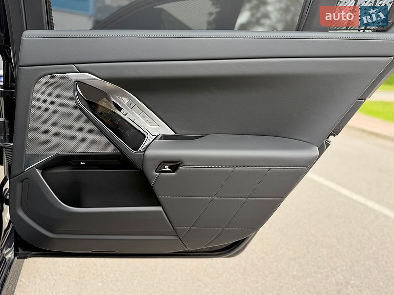 Седан BMW i7 2023 в Києві