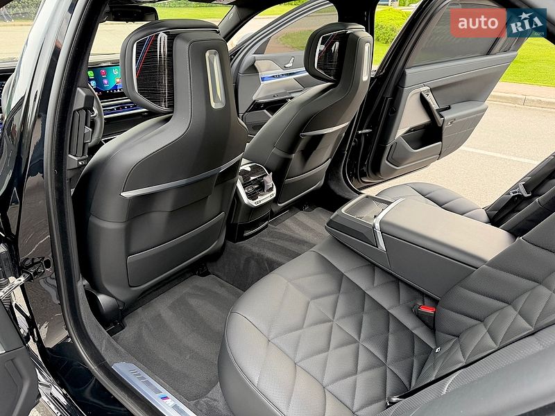 Седан BMW i7 2023 в Києві