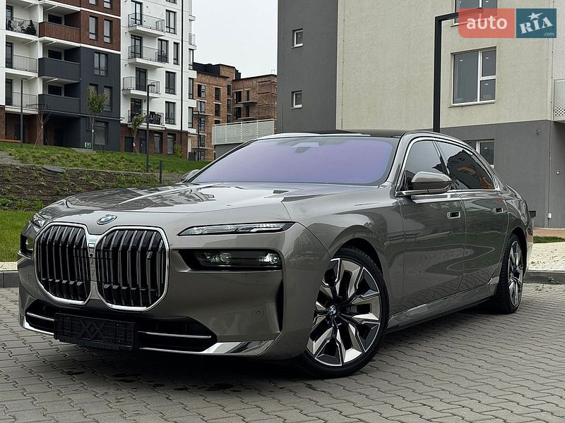 Седан BMW i7 2022 в Івано-Франківську