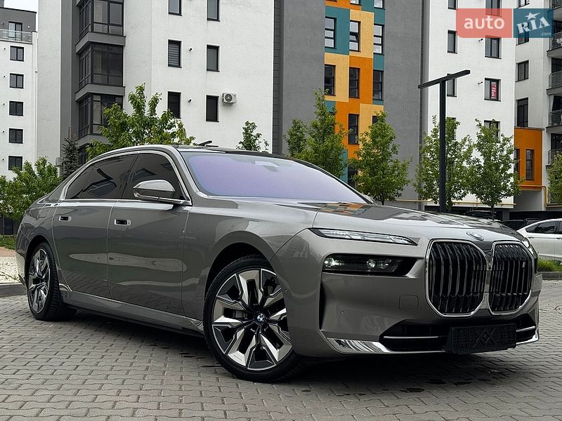 Седан BMW i7 2022 в Івано-Франківську