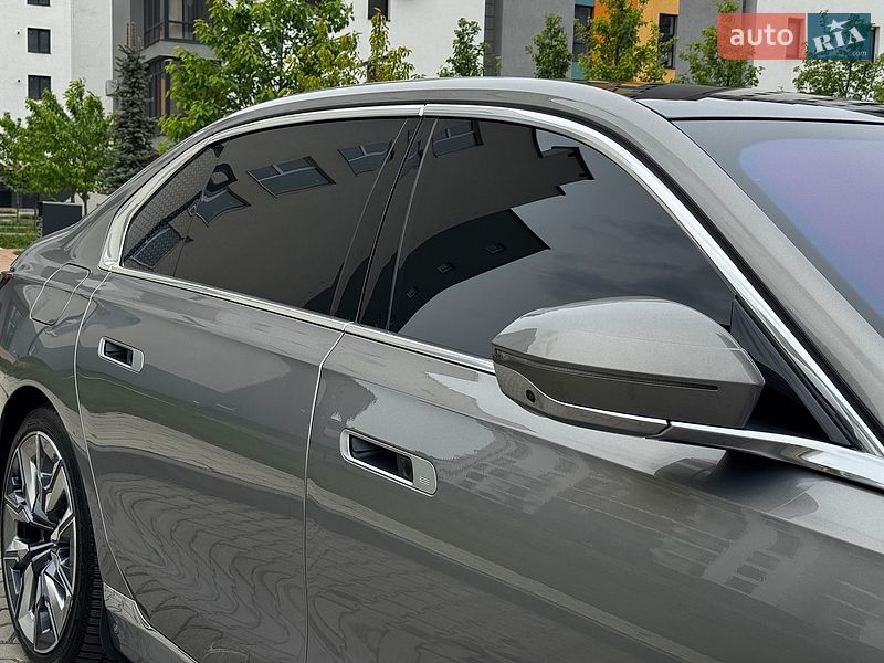 Седан BMW i7 2022 в Івано-Франківську
