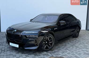 Седан BMW i7 2025 в Киеве