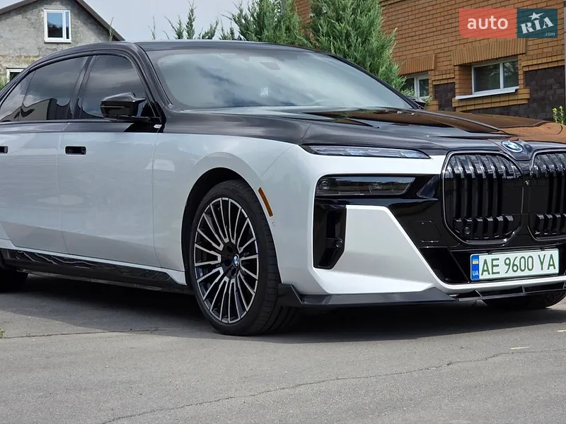 BMW i7 2023