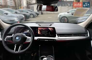 Внедорожник / Кроссовер BMW iX1 2024 в 