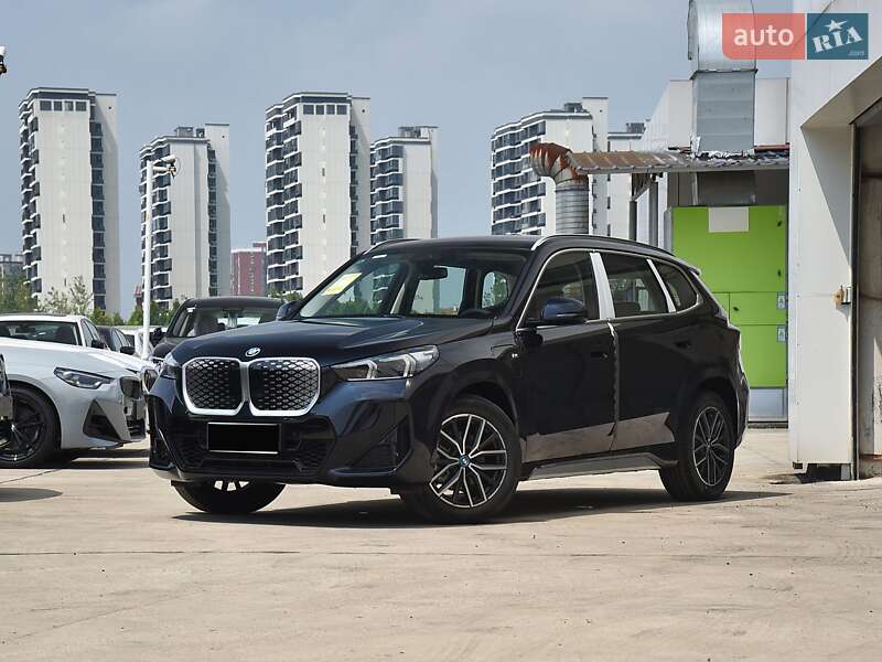 Внедорожник / Кроссовер BMW iX1 2025 в 